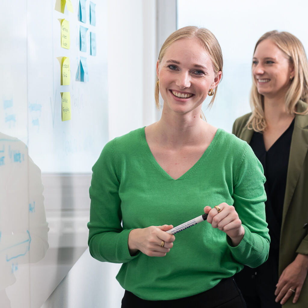 Das Bild zeigt Marie unsere Marketingmanagerin.